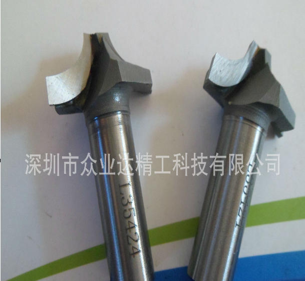 Wat zijn de rotatiesnelheid en voedingssnelheid van een lasfrees？