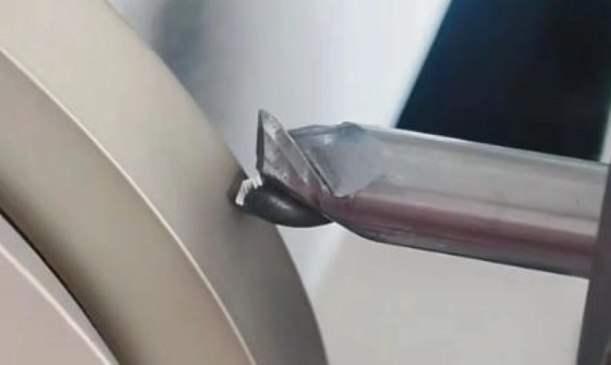 Heb je de frees direct uit de doos gebruikt? Hoe komt het dat het binnen een half uur kapot ging?